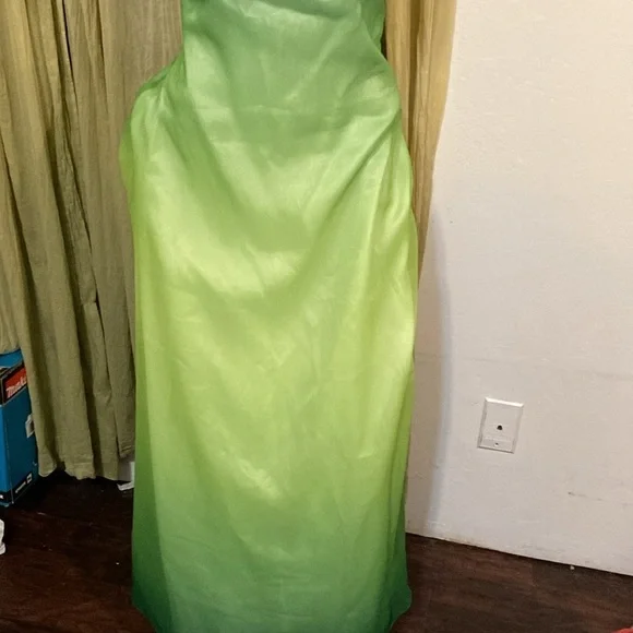 Green gown fully lined with strappy back size Small - Picture 3 of 10